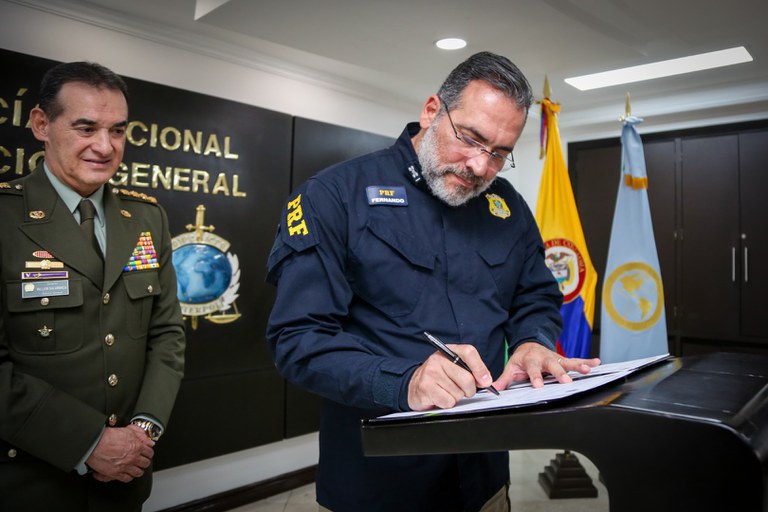 Polícia Rodoviária Federal firma cooperação com Polícia Nacional da Colômbia