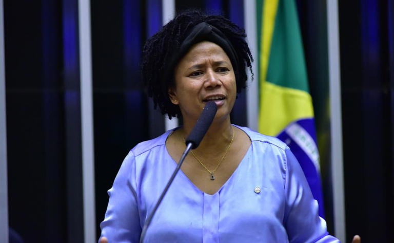 Deputada Sílvia Cristina Luta para Reverter Decisão que Afeta Comércio em Guajará-Mirim