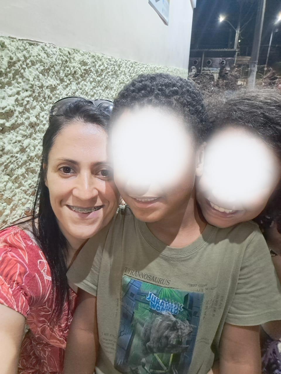 Silêncio, Distância e Sofrimento: O Drama de Jaqueline Gimenez Longe dos Filhos e sem Direito à Defesa